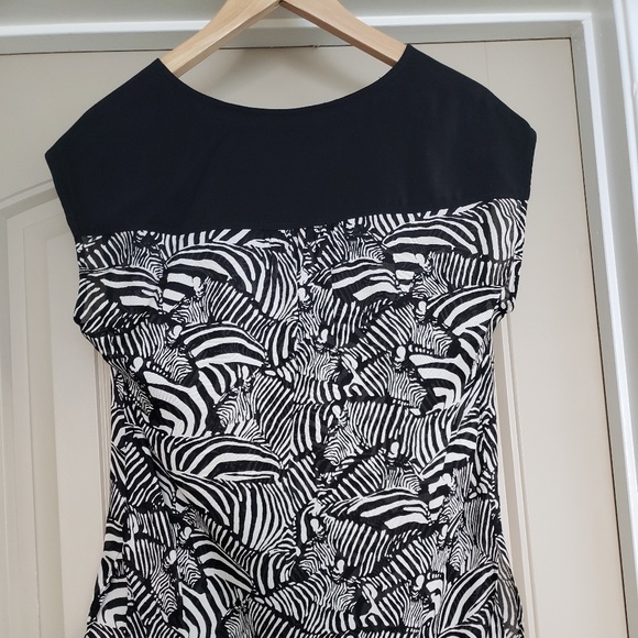 100% silk Trina Turk top - Picture 4 of 4